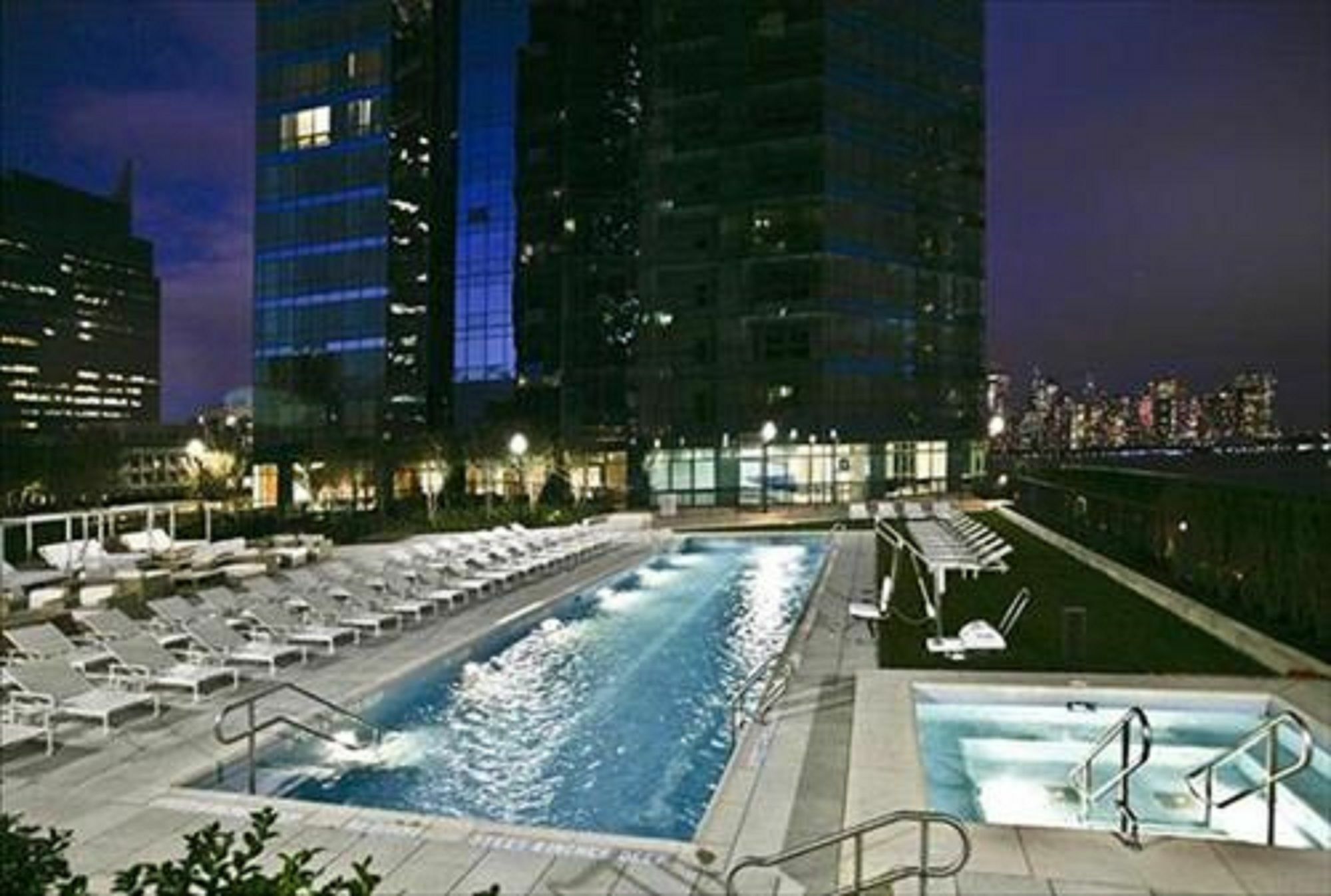 Global Luxury Suites At Greene Jersey City Exterior foto